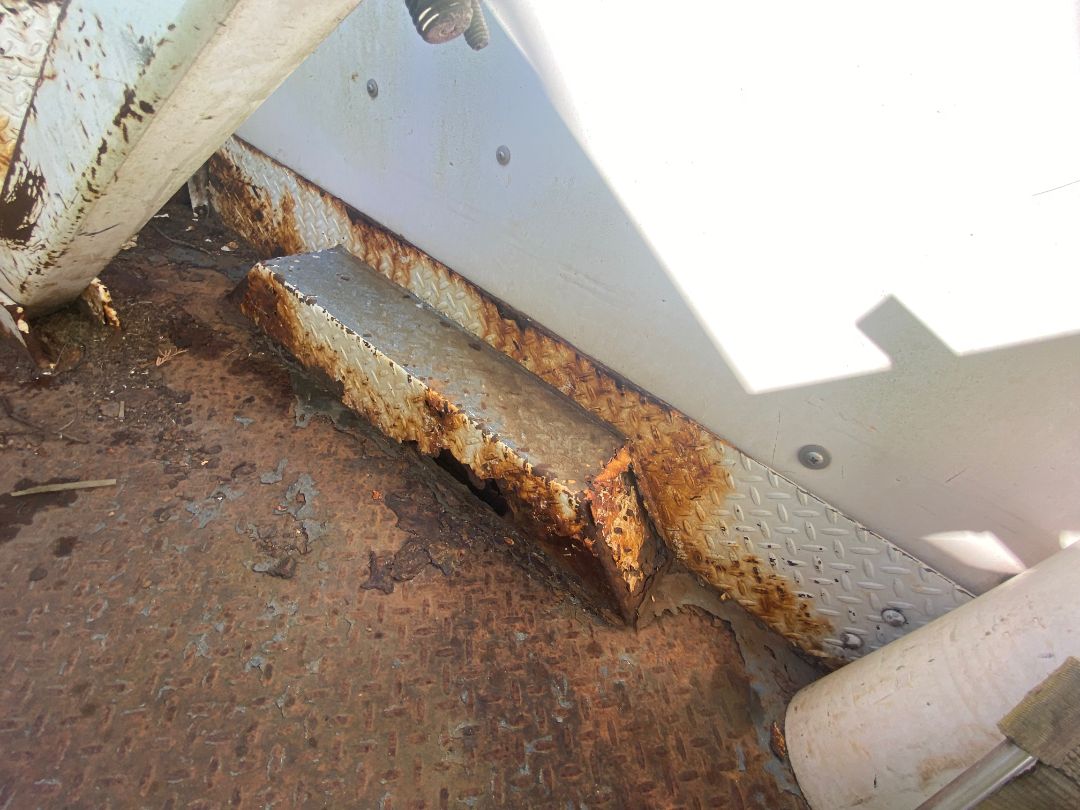 2004 GMC T7500 - Image 41